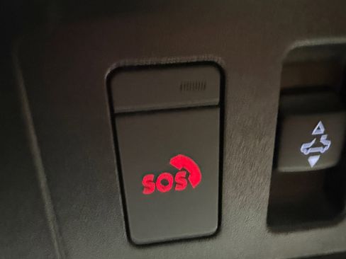 Used 2025 Nissan Rogue SV w/ SV Premium Package image 34