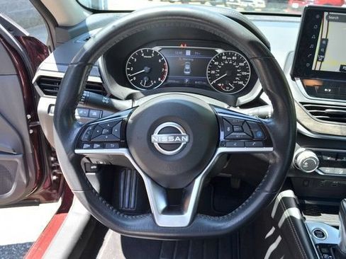 Used 2024 Nissan Altima 2.5 SV w/ SV Premium Package FWD image 19
