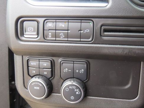 Used 2022 Chevrolet Tahoe Z71 AWD/4WD image 26
