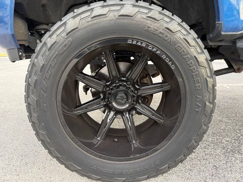 Used 2022 Ford F250 Lariat w/ Black Appearance Package AWD/4WD image 13