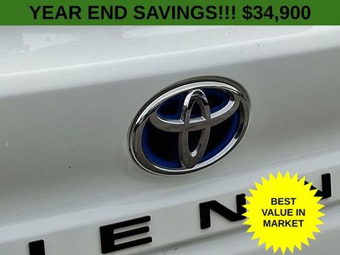 Used 2023 Toyota Sienna XSE image 35