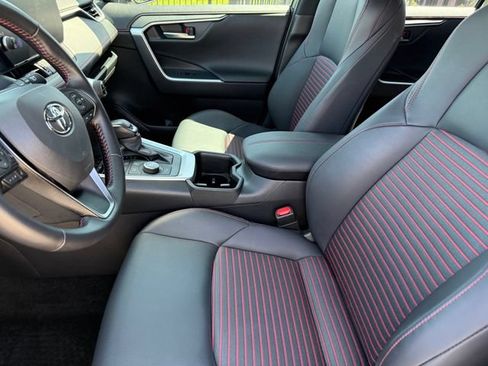 Used 2025 Toyota RAV4 XSE AWD/4WD image 10