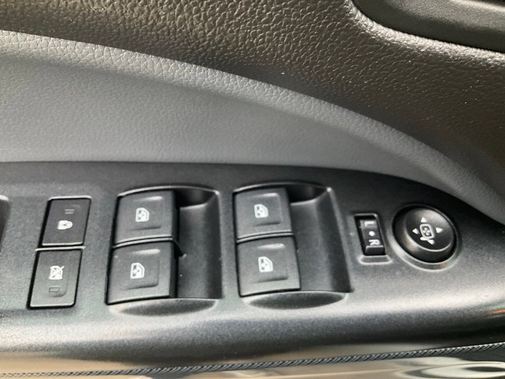 Used 2017 Chevrolet Colorado Z71 AWD/4WD image 28