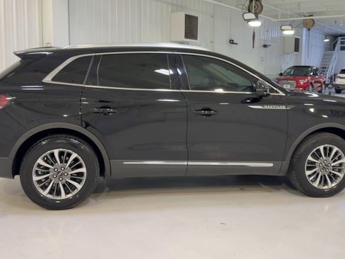 Used 2023 Lincoln Nautilus FWD w/ Premium Package image 2