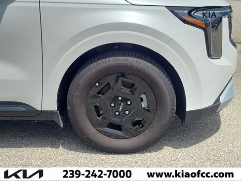 New 2026 Kia Carnival FWD image 6