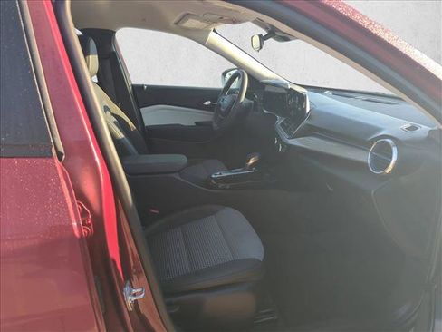 Used 2025 Chevrolet Trax LT image 19