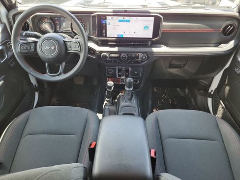 Used 2024 Jeep Wrangler Unlimited Rubicon AWD/4WD image 19