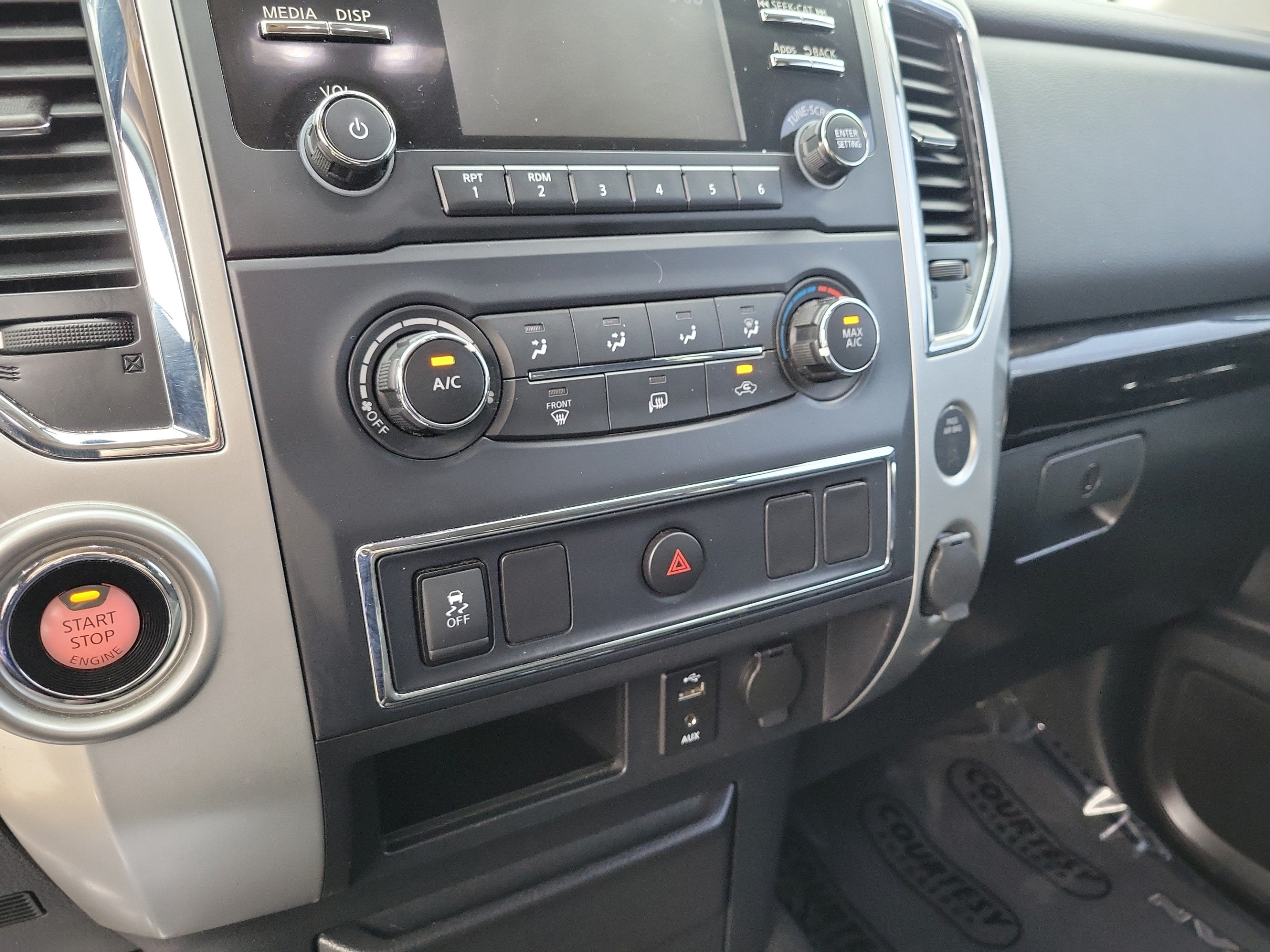 Used 2017 Nissan Titan SV RWD image 23