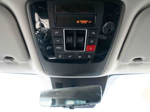 Used 2025 Kia Carnival SX Prestige FWD image 18