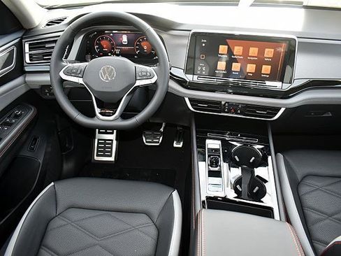 New 2026 Volkswagen Atlas Peak Edition image 10