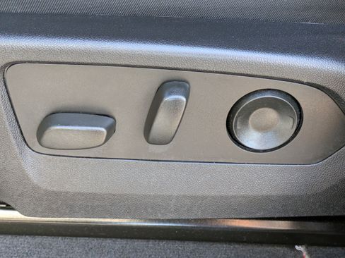 Used 2023 Chevrolet Colorado LT w/ LT Convenience Package II image 17