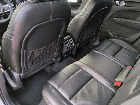 Used 2022 Volvo XC40 T5 Momentum AWD/4WD image 18