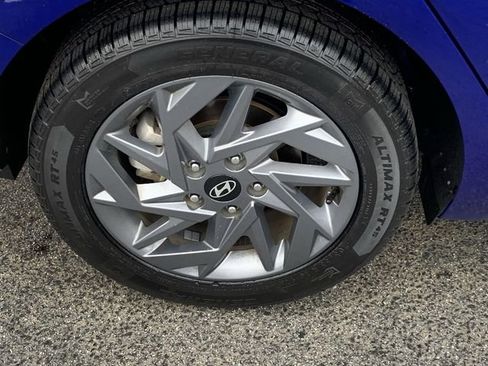 Used 2024 Hyundai Elantra SEL image 33