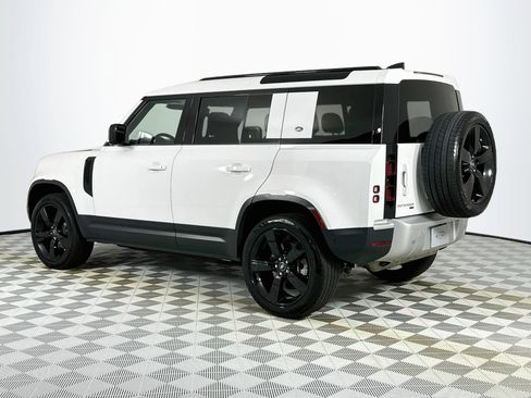 Used 2023 Land Rover Defender 110 SE AWD/4WD image 7