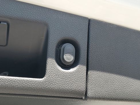 Used 2020 Chevrolet Suburban Premier image 11