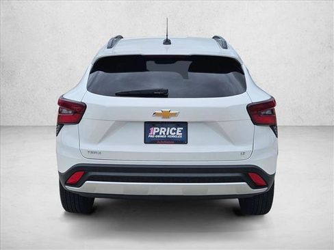 Used 2025 Chevrolet Trax LT w/ LT Convenience Package FWD image 6