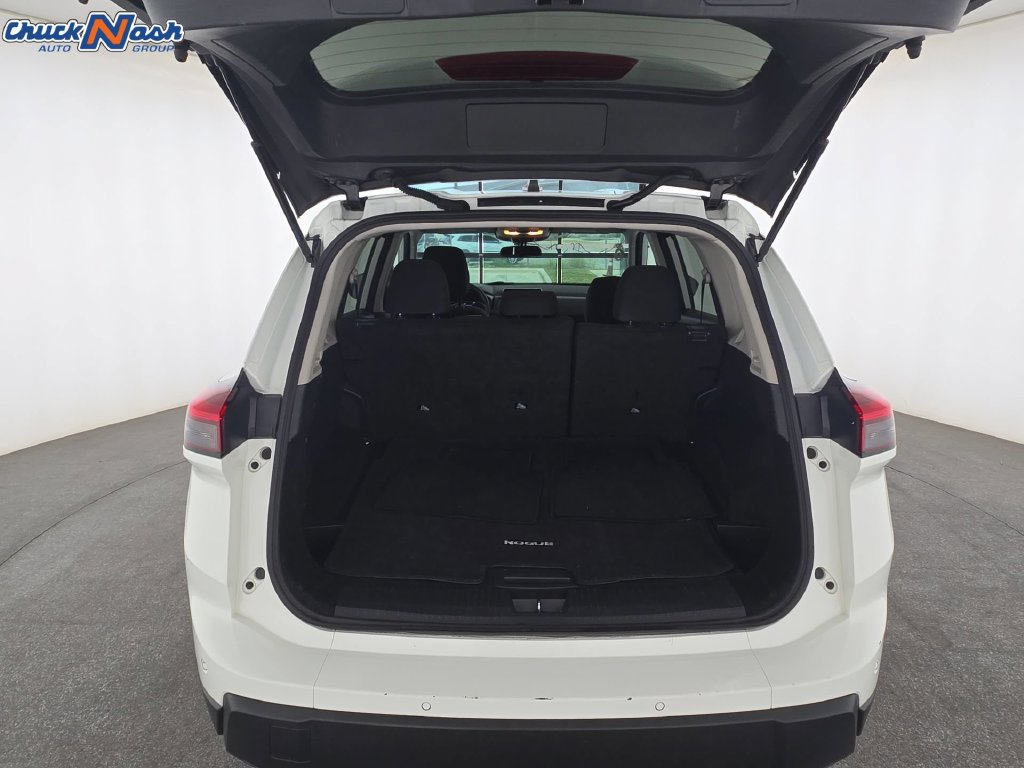Used 2024 Nissan Rogue S FWD image 30