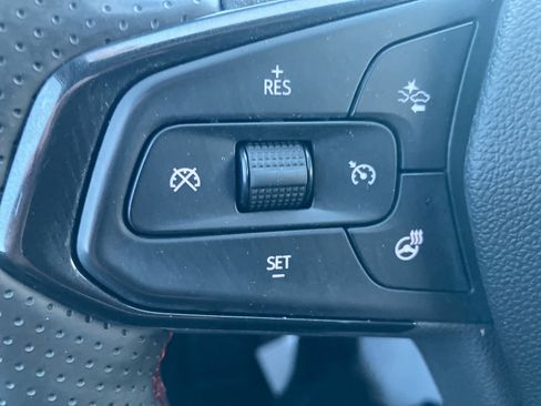 Used 2024 Chevrolet Trax RS w/ Sunroof Package FWD image 17