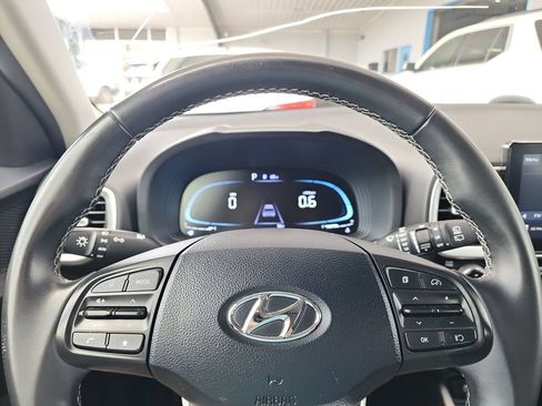 Used 2024 Hyundai Venue SEL FWD image 18