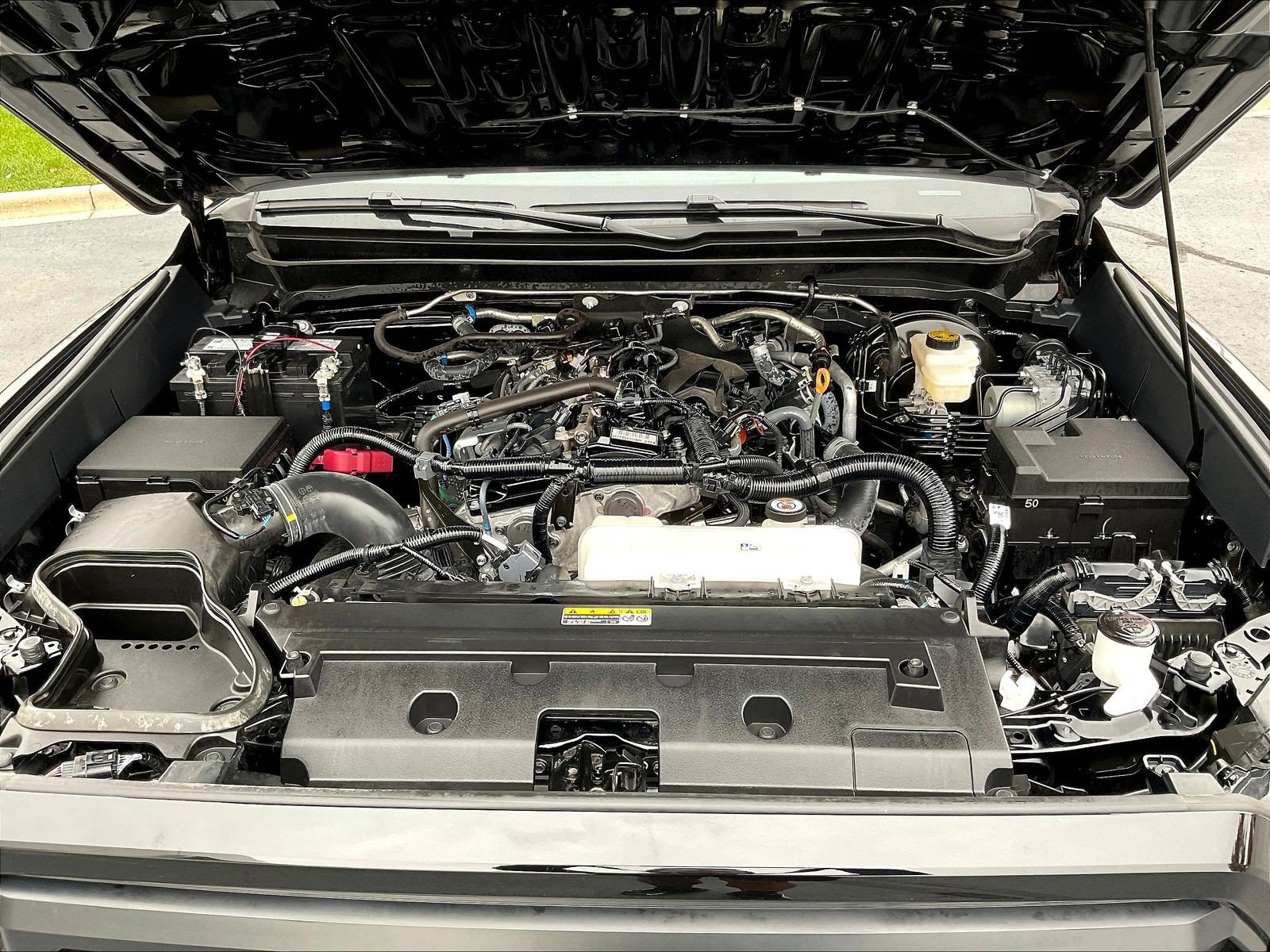 Used 2025 Toyota Tacoma SR5 AWD/4WD image 32