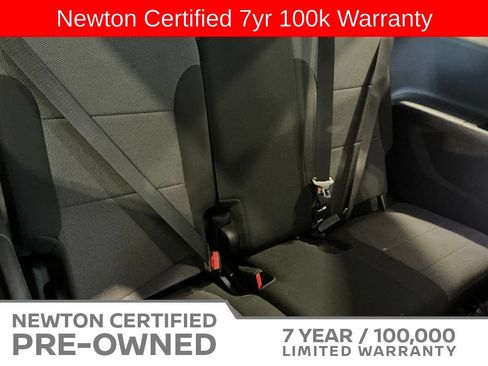 Used 2023 Chevrolet Traverse LT FWD image 9