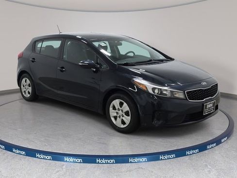 Used 2017 Kia Forte LX FWD image 4