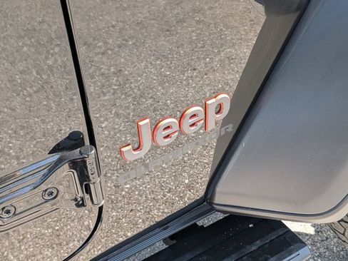 Used 2022 Jeep Gladiator Mojave w/ LED Lighting Group AWD/4WD image 19