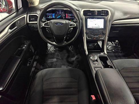 Used 2019 Ford Fusion SE image 4