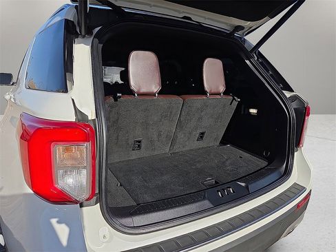 Used 2022 Ford Explorer Platinum w/ Equipment Group 601A image 9