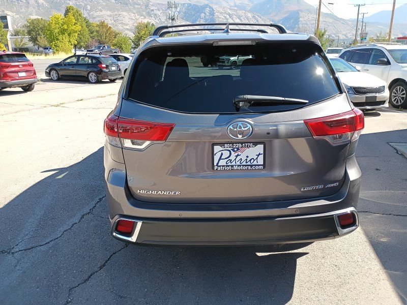 Used 2018 Toyota Highlander Limited AWD/4WD image 4