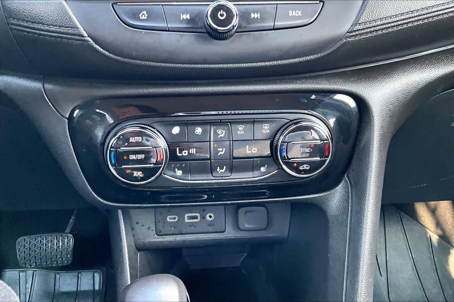 Used 2021 Buick Encore GX Select w/ Sport Touring Package FWD image 32
