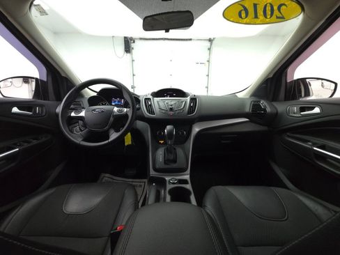 Used 2016 Ford Escape SE w/ SE Chrome Package image 2