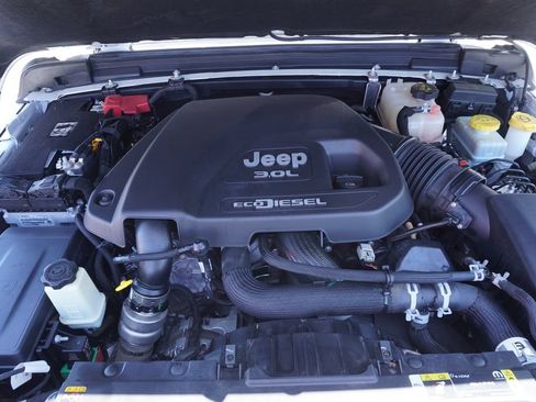 Used 2021 Jeep Wrangler Unlimited Sahara AWD/4WD image 7