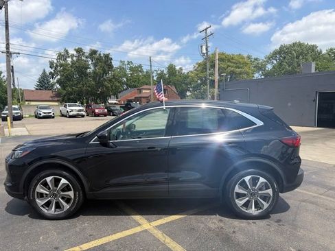 Used 2025 Ford Escape Platinum AWD/4WD image 9