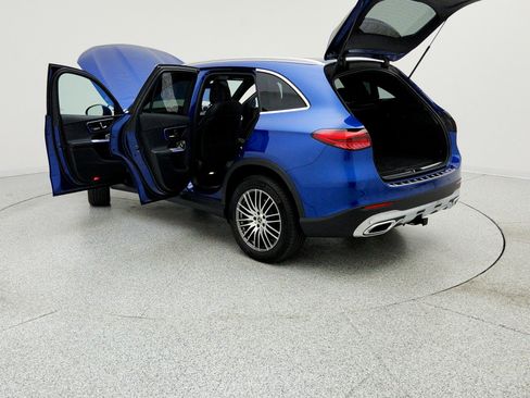 Used 2025 Mercedes-Benz GLC 300 image 12