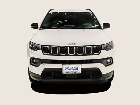 Used 2023 Jeep Compass Latitude image 3