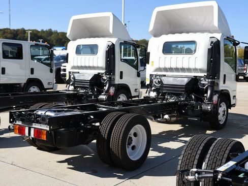 New 2025 Chevrolet Low Cab Forward image 6