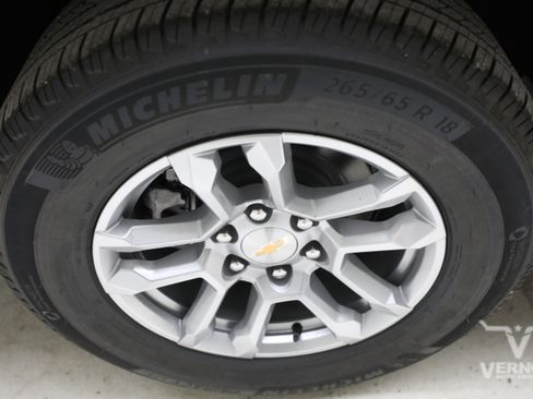 New 2026 Chevrolet Suburban LS RWD image 32