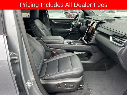 Used 2025 GMC Acadia Elevation w/ Elevation Premium Package FWD image 25
