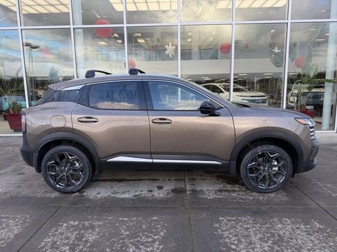 New 2026 Nissan Kicks SR w/ Cold Weather Package image 8