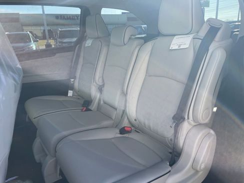 New 2026 Honda Odyssey Touring image 13