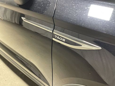 Used 2022 Volkswagen Taos SEL w/ Panoramic Sunroof Package image 9