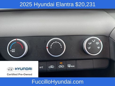 Certified 2025 Hyundai Elantra SE image 18