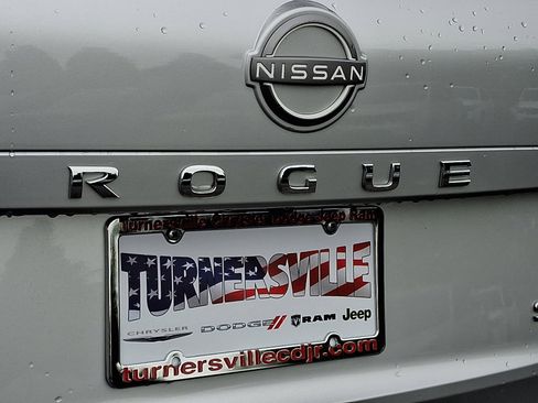 Used 2023 Nissan Rogue SV FWD image 16