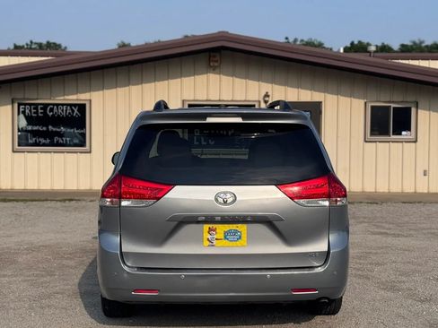 Used 2013 Toyota Sienna XLE w/ Entertainment Pkg FWD image 9