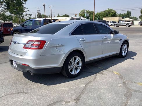 Used 2016 Ford Taurus SE FWD image 10