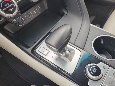 Used 2022 Genesis G70 2.0T RWD image 27