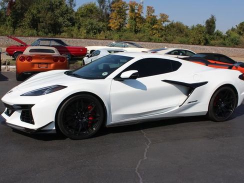 Used 2025 Chevrolet Corvette Z06 w/ Z07 Performance Package image 2