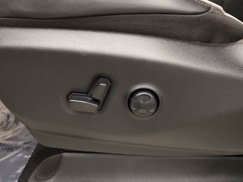 Used 2023 Chrysler Pacifica Limited FWD image 14