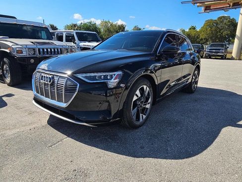 Used 2023 Audi e-tron Premium Plus w/ Premium Plus Package image 2